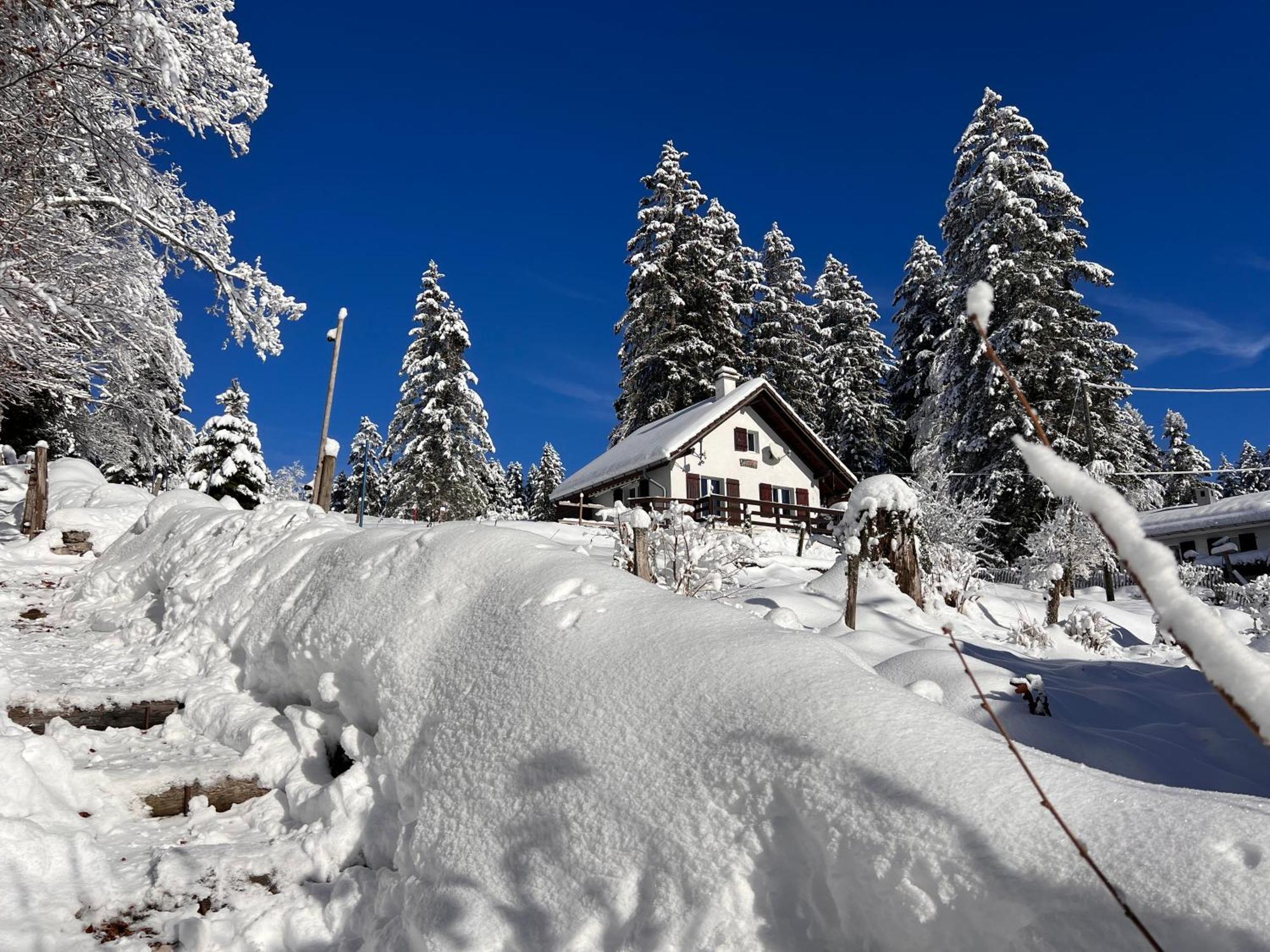 Le Joly Chalet Villa Saint-Imier Екстериор снимка