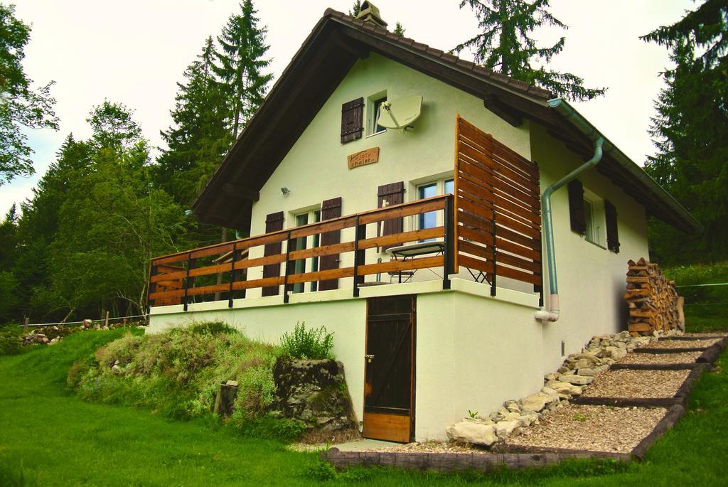 Le Joly Chalet Villa Saint-Imier Стая снимка